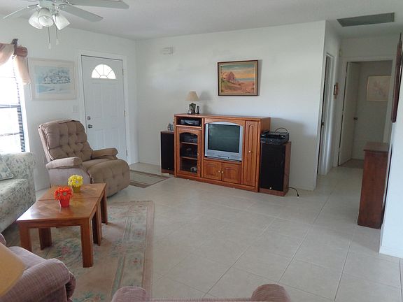 Family room - tiled
