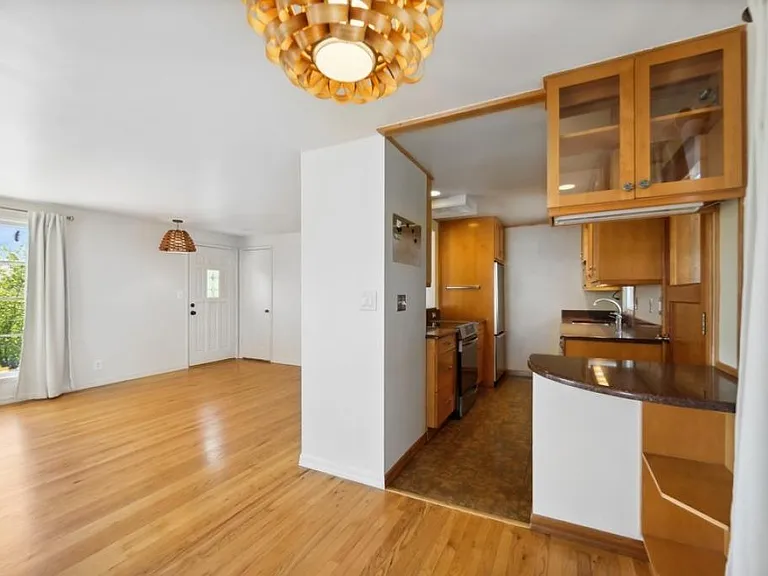 Dining to Kitchen