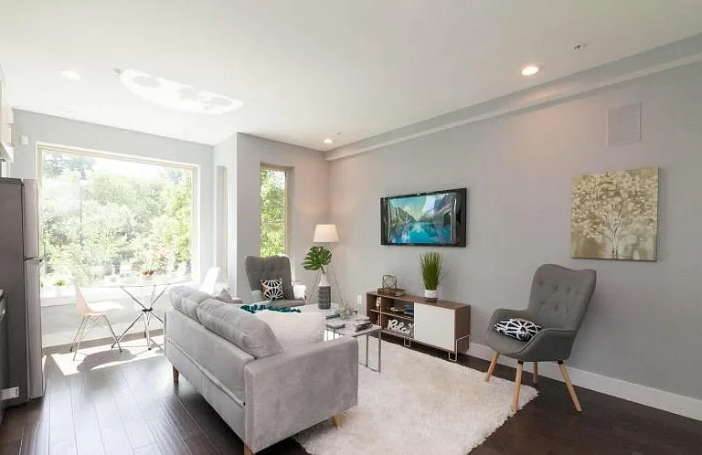 1038 Bladensburg Rd NE — Photo 3