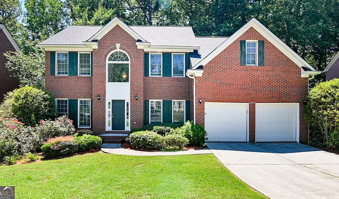 5 bed, 2.5 bath, 3200 sqft, $2,700 — Photo 1