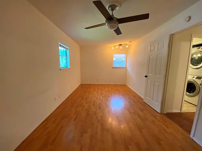 300 El Paso St — Photo 16