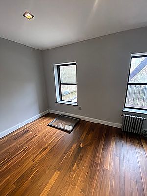 5th image of 2327 1st Ave Frnt 1