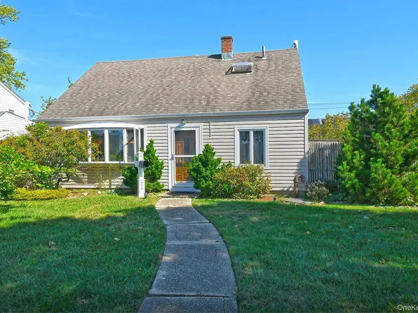 69 Schoolhouse Road, Levittown, NY 11756