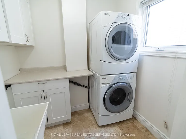 3301 Cambourne Cres — Photo 14