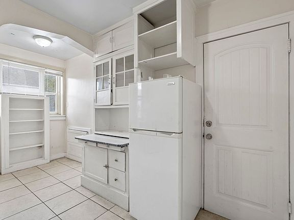 4th image of 2300 Jefferson Ave APT 6