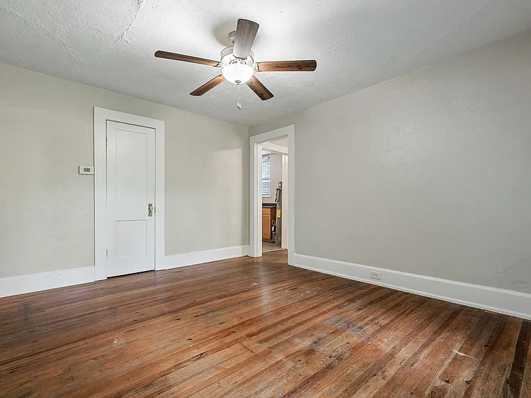 Duplex Apartment on 17th Avenue — Photo 19