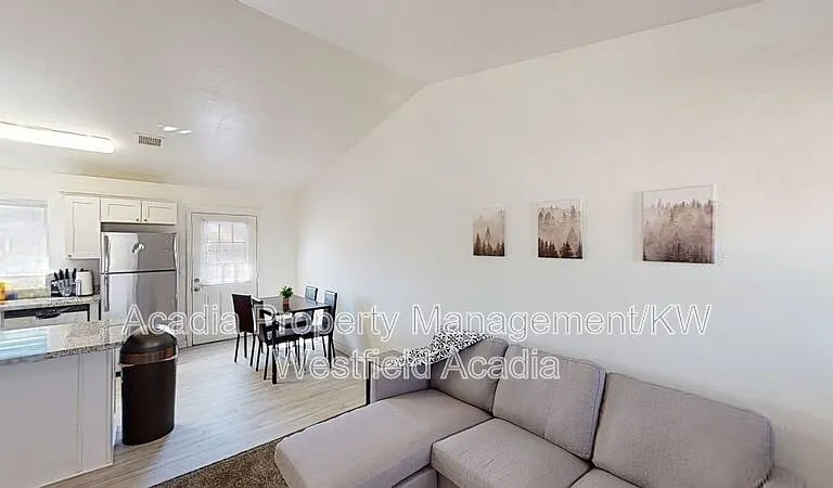 561 N 10th Pl #103 — Photo 16