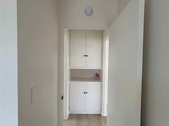 5th image of 4744-4746 1/2 Marlborough Dr #4746
