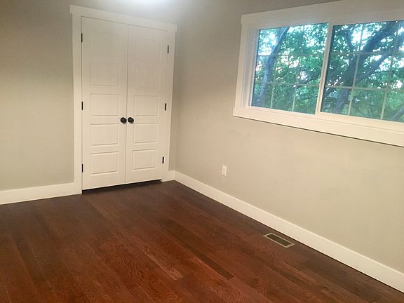 5th image of 518 Rolling Hills Dr