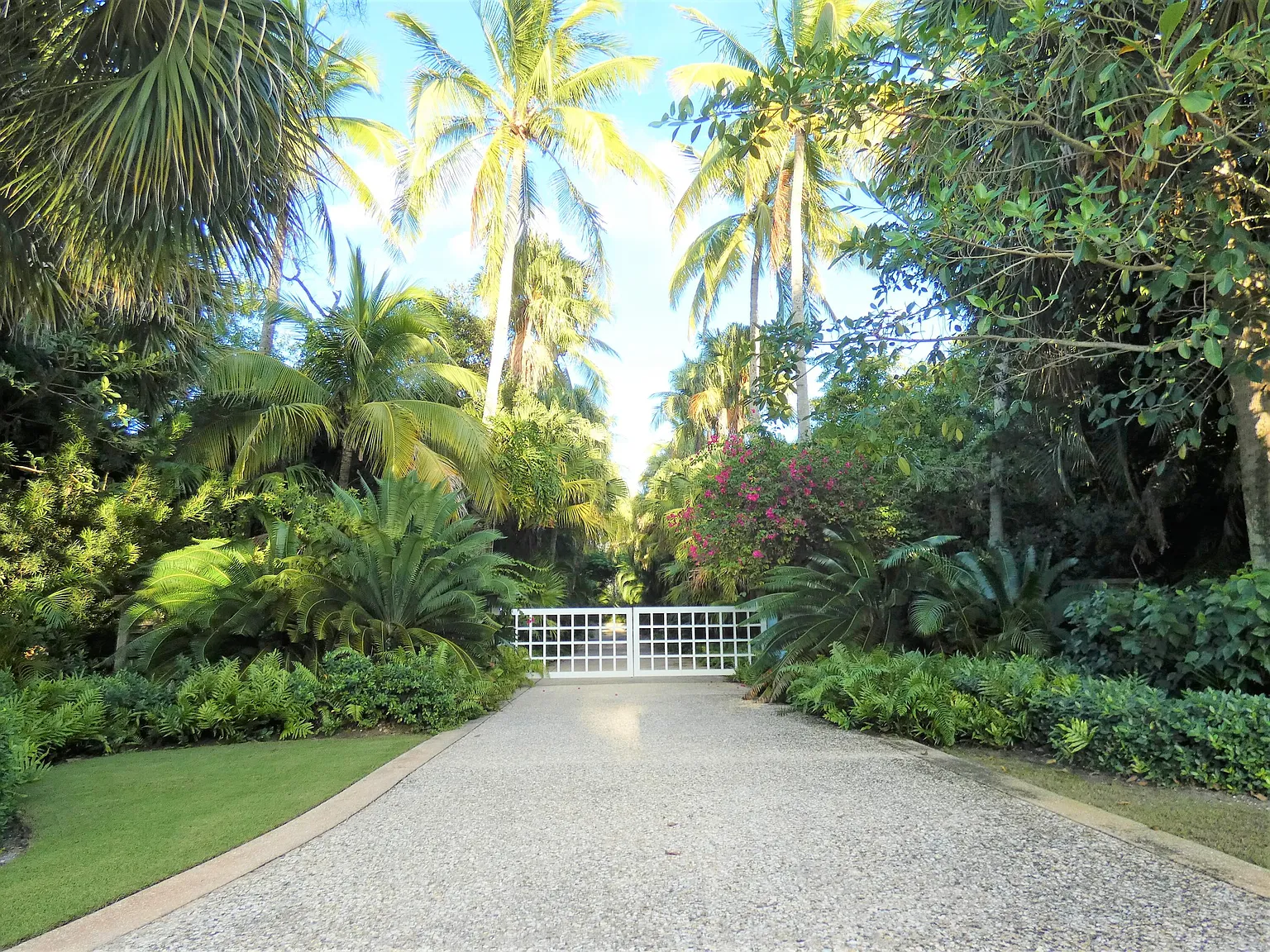5 bed, 6.5 bath, 4931 sqft, $70,000 — Photo 1