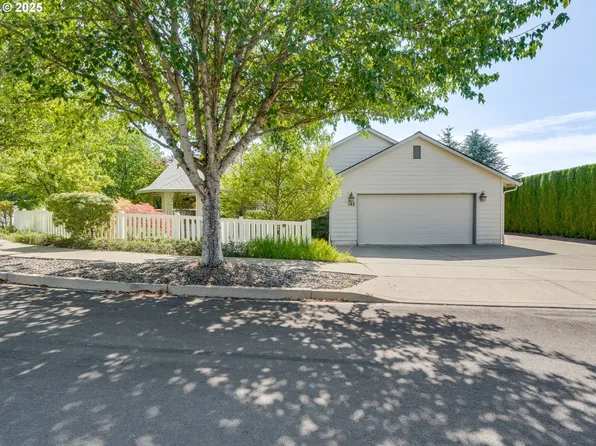 142 SW Howard Dr, McMinnville, OR 97128