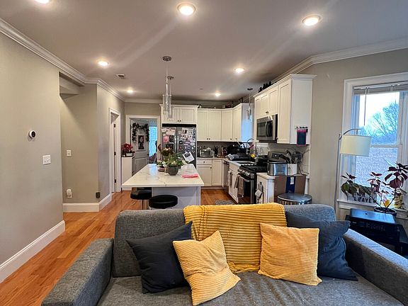 3rd image of 118 Holland St #1B