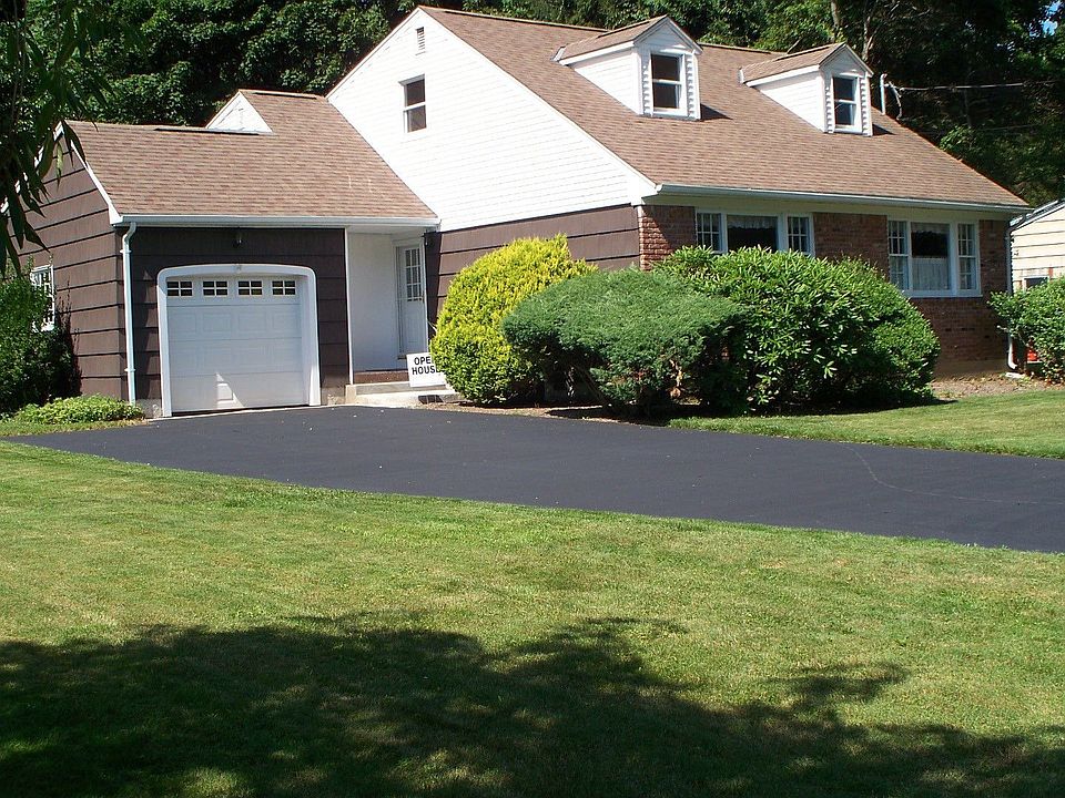 1st image of 3 Oxford Ln