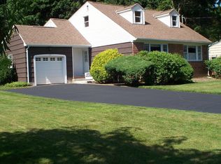 3 Oxford Ln, Smithtown, NY 11787
