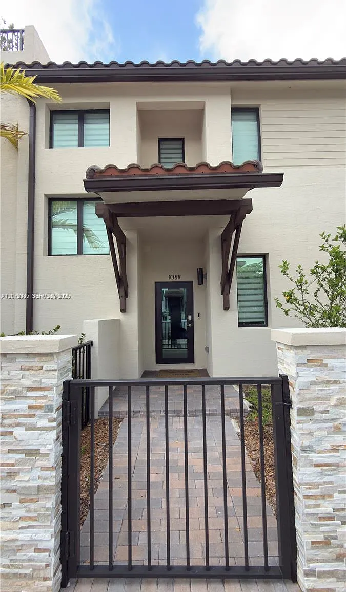 Downtown Doral South Phas — Photo 2