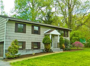 77 Teakettle Spout Rd, Mahopac, NY 10541