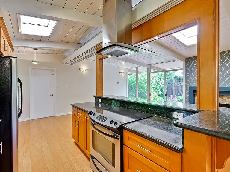 485 Emmons Dr — Photo 23