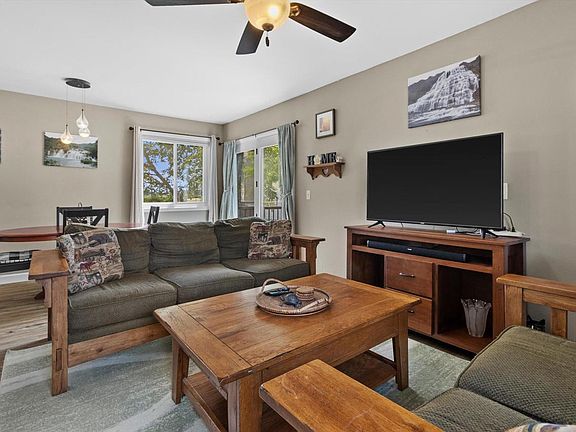 3rd image of 422 Meadowridge CIRCLE