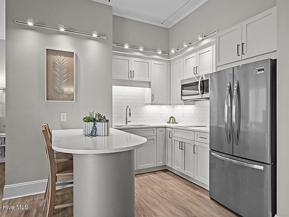 5th image of 812 Shepard Street #226