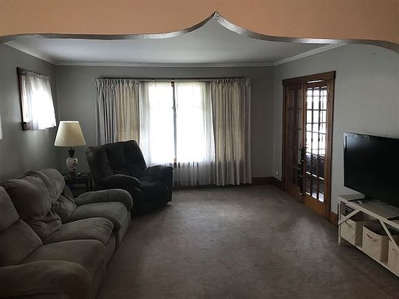 4th image of 1141 Garfield Ave