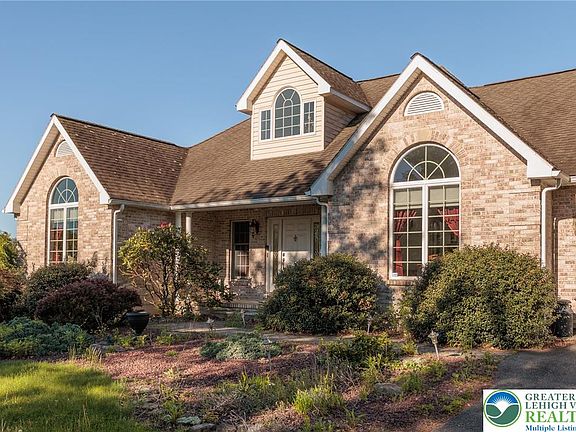 3rd image of 1089 Deemer Rd