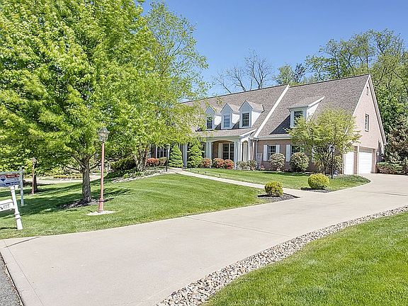 2nd image of 2615 Carriage House Dr