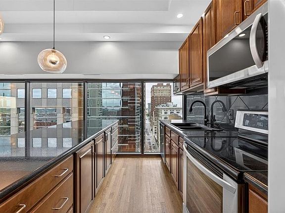4th image of 1101 Walnut St Unit 1207