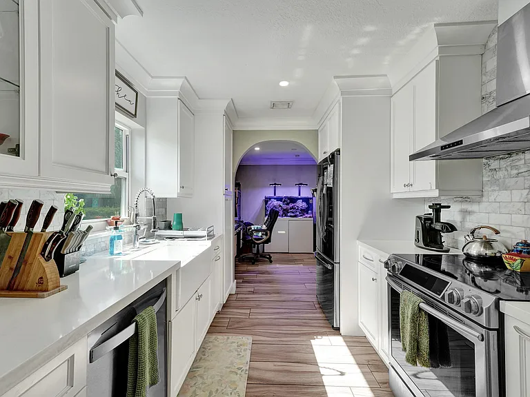 9025 SW 186th Ter — Photo 10