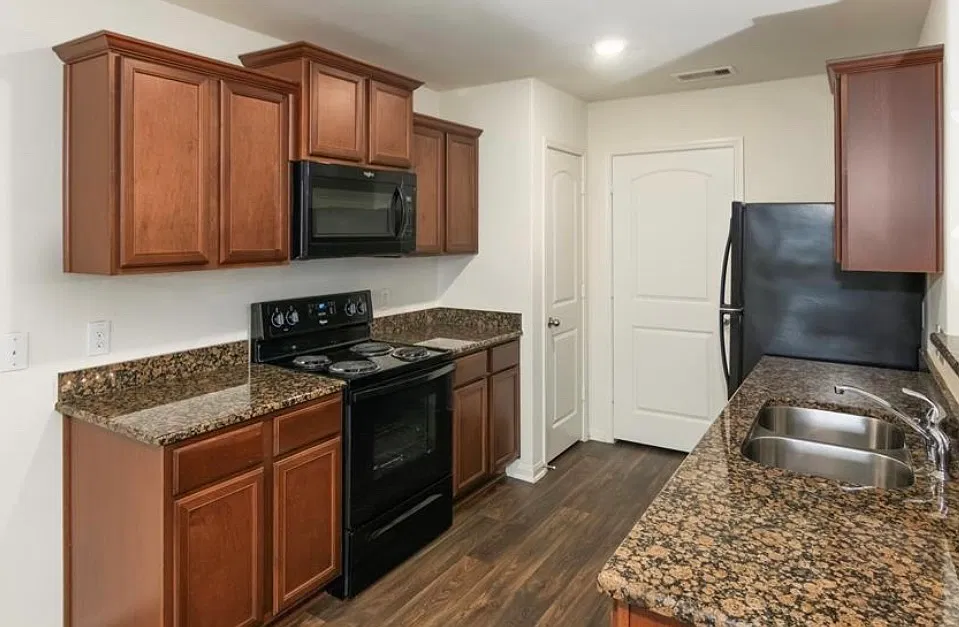3 bed, 1392 sqft, $1,850 — Photo 3
