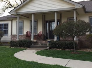 2700 Shoreview Cir, Des Moines, IA 50320