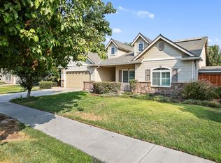 990 Avalon Dr, Lemoore, CA 93245