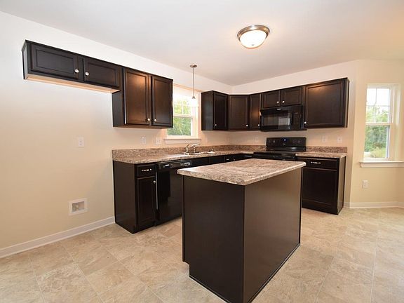 3rd image of 3120 Divine Dr