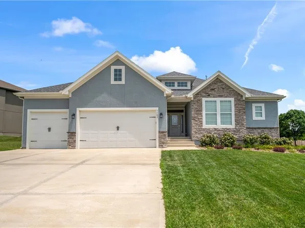 7703 Green St, Shawnee, KS 66227