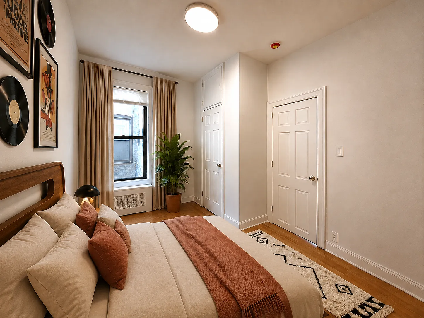 2060 Gates Avenue — Photo 4