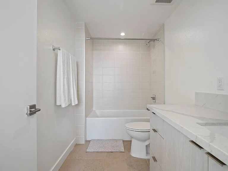 4804 Oakwood — Photo 14