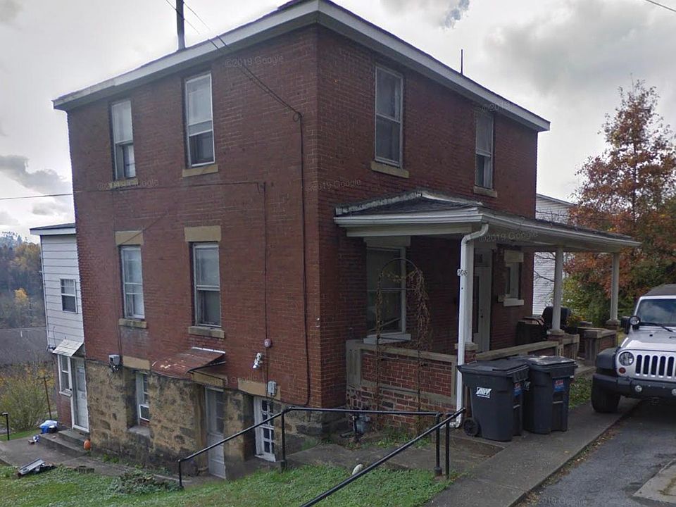 Exterior, 1br apt. located on top floor, separate entrance on main floor.