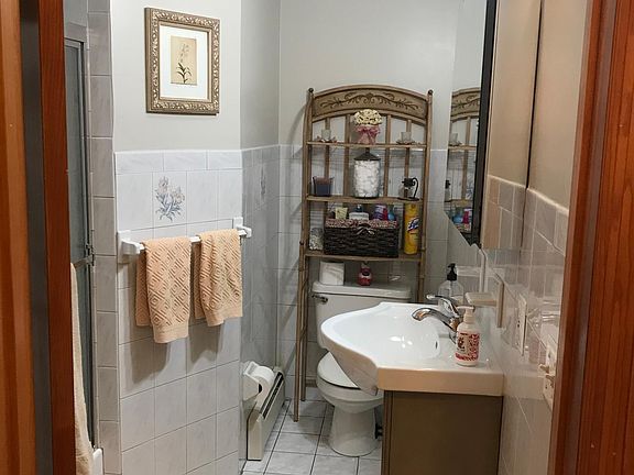 5th image of 122 Forest Ave #1
