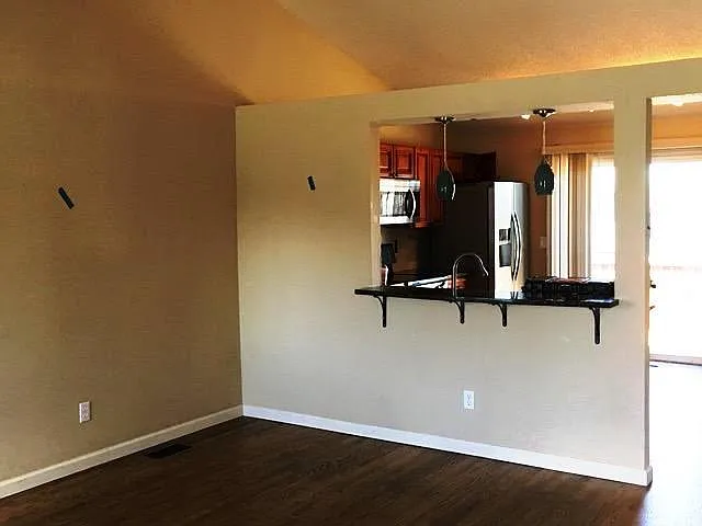 3 bed, 1368 sqft, $2,595 — Photo 3