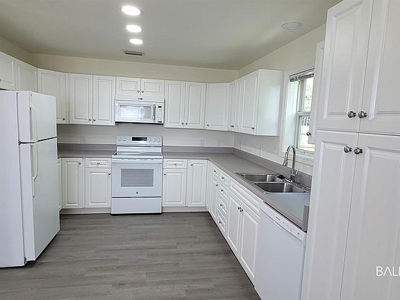2nd image of 9090 Bay Pines Rd