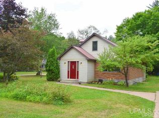 21 Forge Rd, Negaunee, MI 49866