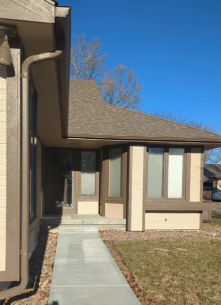 4 bed, 2400 sqft, $2,000 — Photo 2