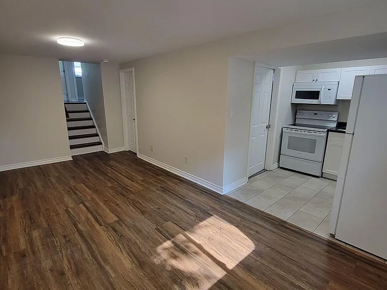 20 Mowat Cres #LOWER — Photo 13