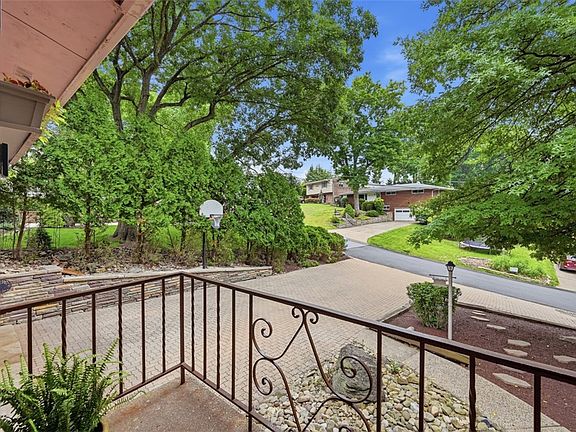 3rd image of 228 Hillock Ln