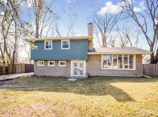 381 Geneva Rd, Glen Ellyn, IL 60137