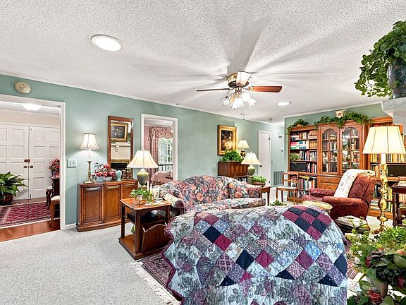 5th image of 112 Cedar Way Dr