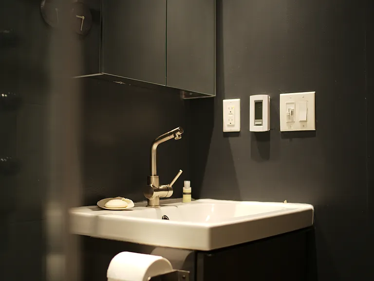 9 Manhattan Pl — Photo 8