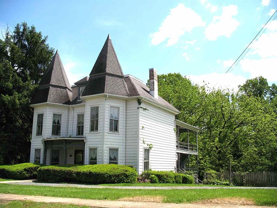 1st image of 403 Water St