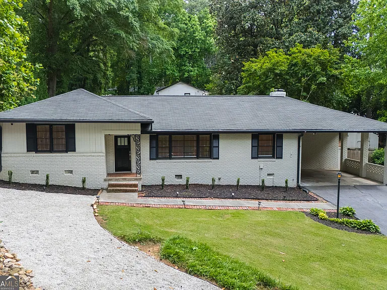 4090 Land O Lakes Dr NE — Photo 2