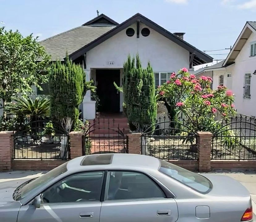 1st image of 146 W 60th St