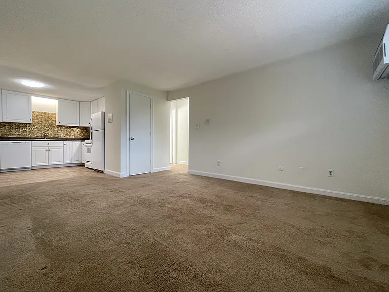 Delmont Estates — Photo 8